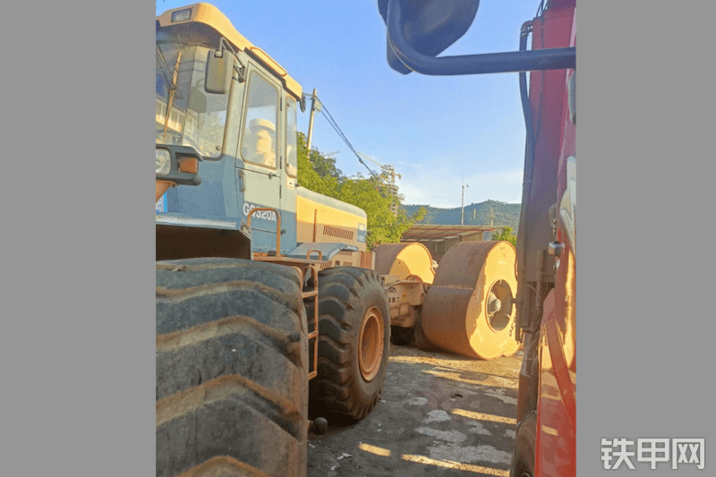 宇通6830压路机整机外观