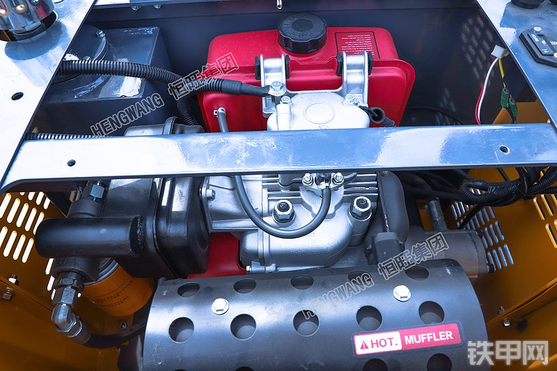 恒旺集团HW10-4挖掘机局部