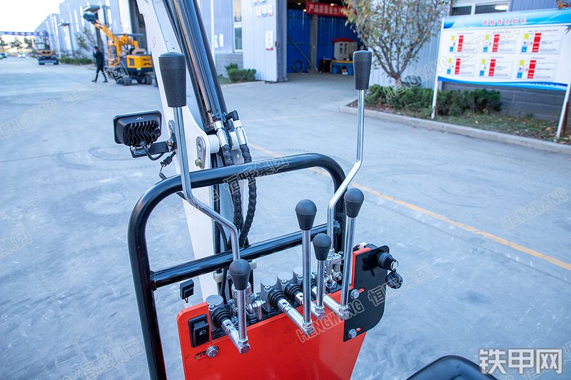 恒旺集团HW-08挖掘机局部