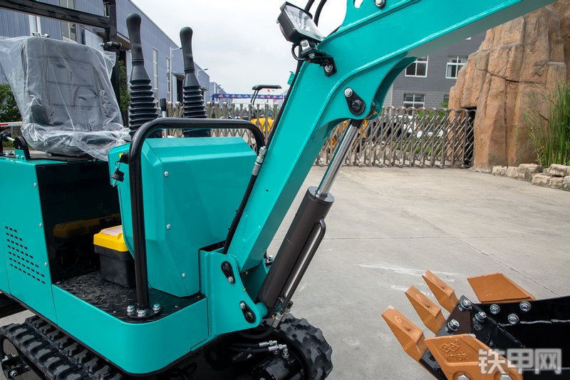 恒旺集团HW-10QQ挖掘机局部