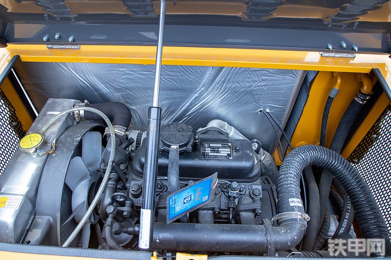 恒旺集团HW-25挖掘机局部