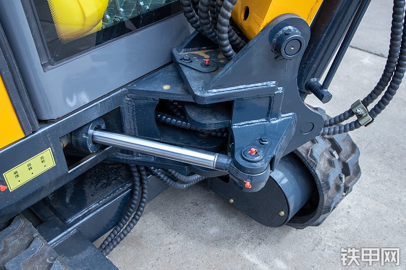 恒旺集团HW-25挖掘机局部