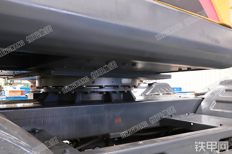 恒旺集团HWL80-6挖掘机局部