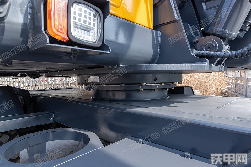 恒旺集团HWL110挖掘机局部