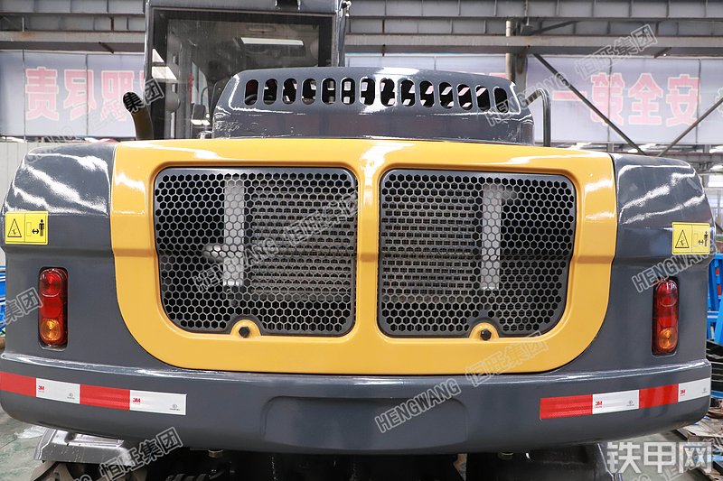 恒旺集团HWL80-9挖掘机局部