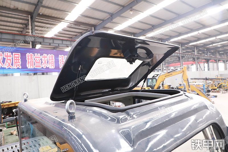 恒旺集团HWL80-9挖掘机局部