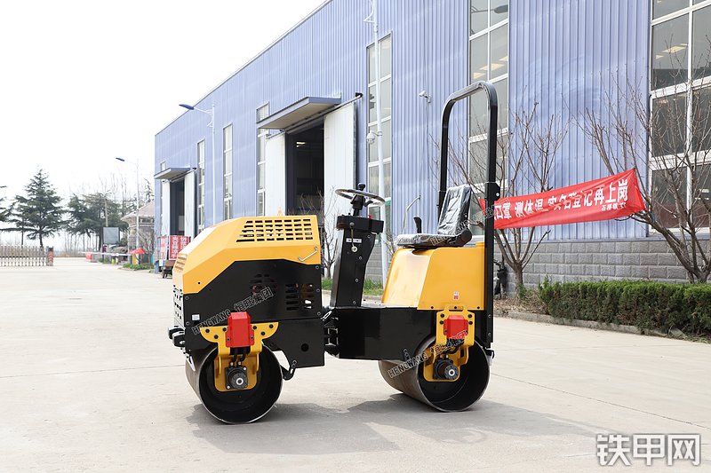 恒旺集团HW-1.0T压路机整机外观