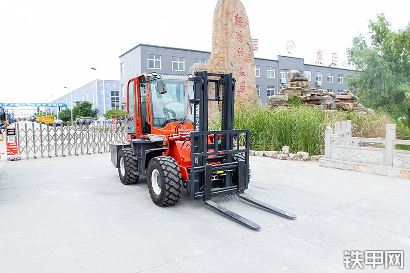 恒旺集团HWC-35A叉车整机外观