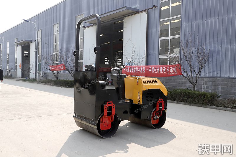 恒旺集团HW-2T压路机整机外观