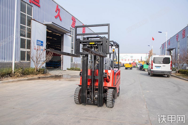 恒旺集团HWC-3T叉车整机外观