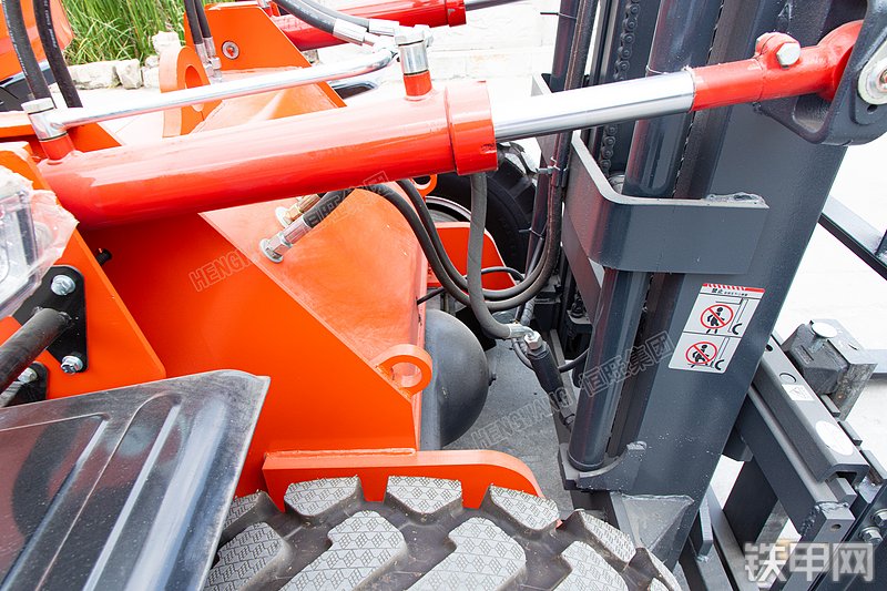 恒旺集团HWC-35A叉车局部