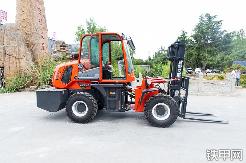 恒旺集团HWC-35A叉车整机外观