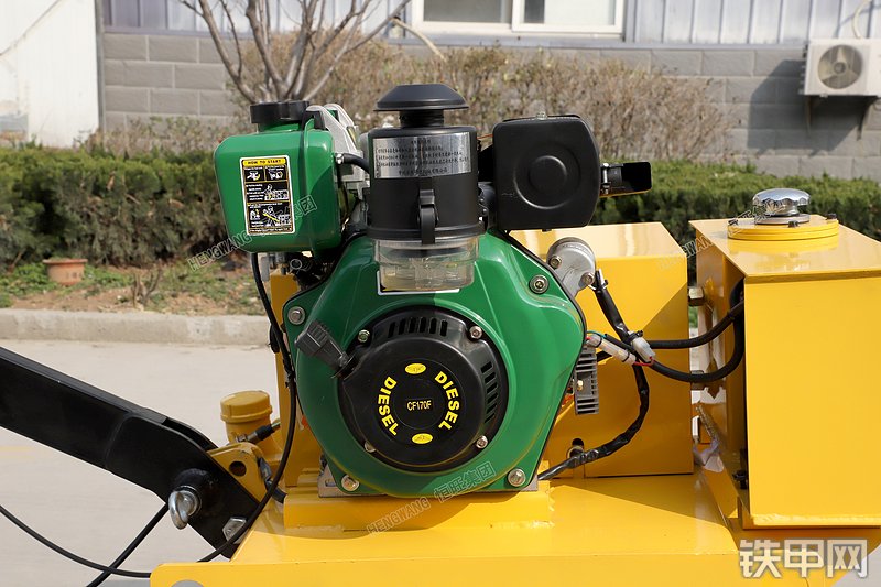 恒旺集团HW-600C压路机局部