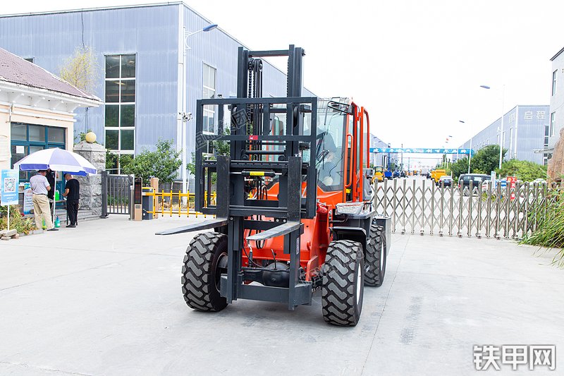 恒旺集团HWC-35A叉车整机外观