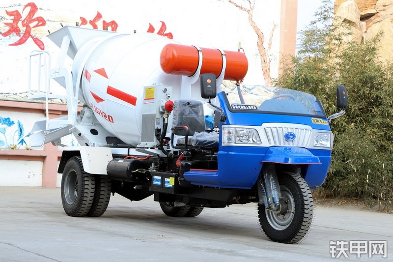 恒旺集团2立方米五轮搅拌运输车整机外观