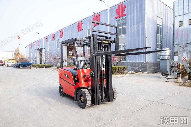 恒旺集团HWC-3T叉车整机外观