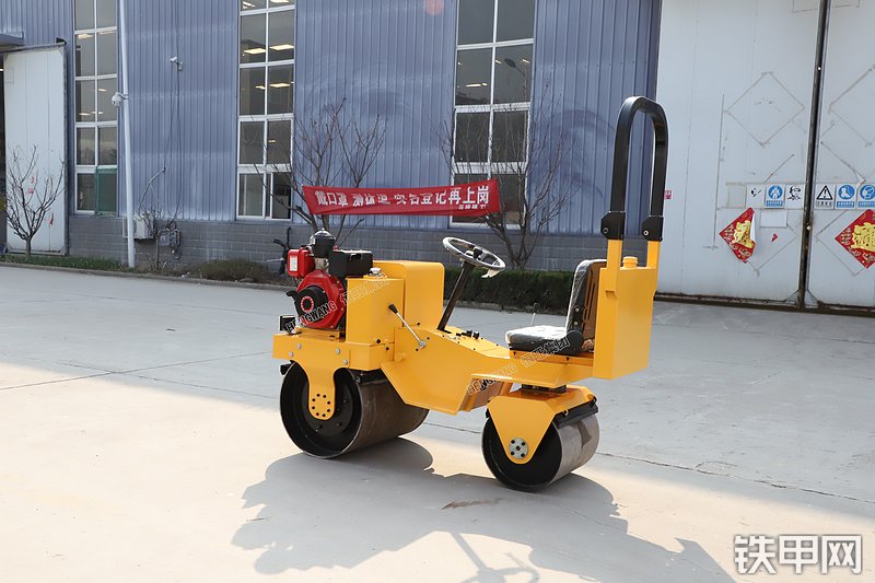 恒旺集团HW-850压路机整机外观