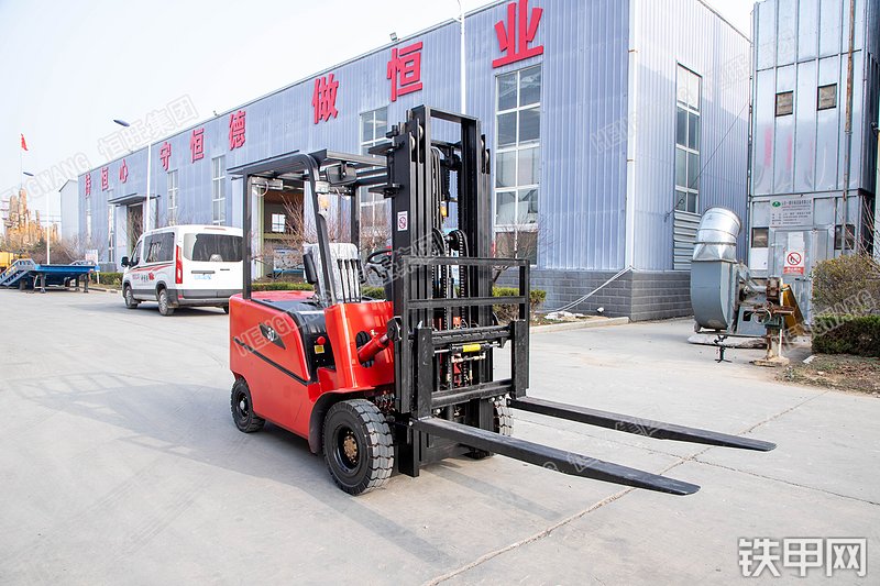恒旺集团HWC-3T叉车整机外观