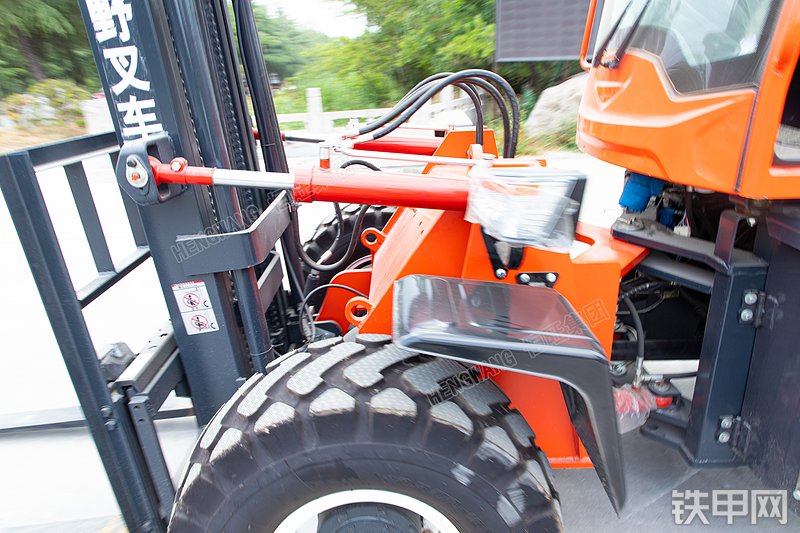 恒旺集团HWC-35A叉车局部