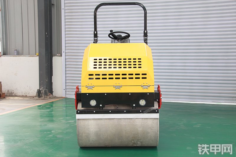 恒旺集团HW-2T压路机整机外观