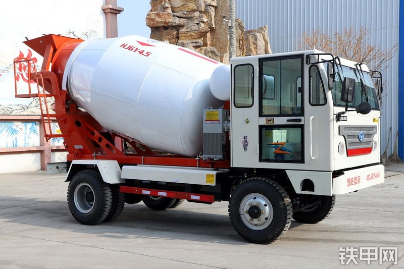 恒旺集团4.5立方米六轮搅拌运输车整机外观