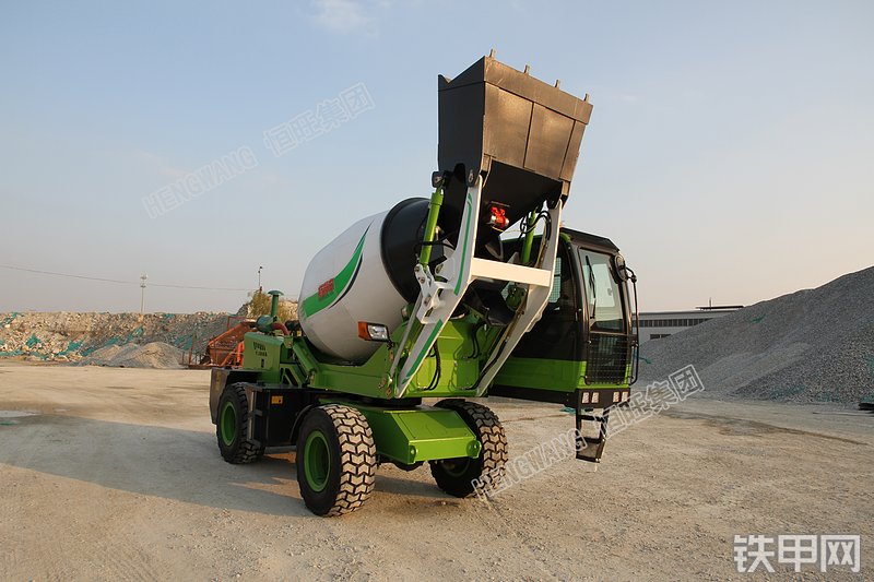 恒旺集团2.6方C款搅拌运输车整机外观