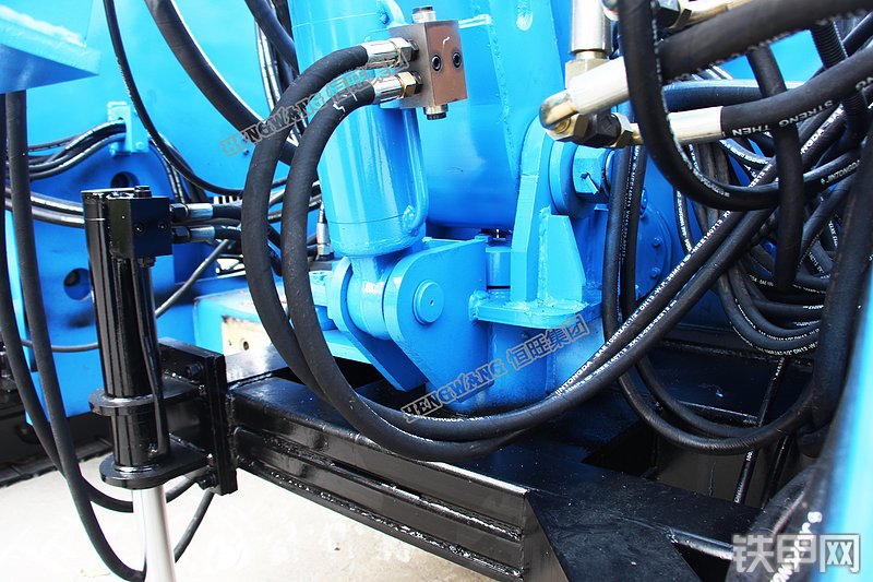 恒旺集团HWL390H打桩机局部