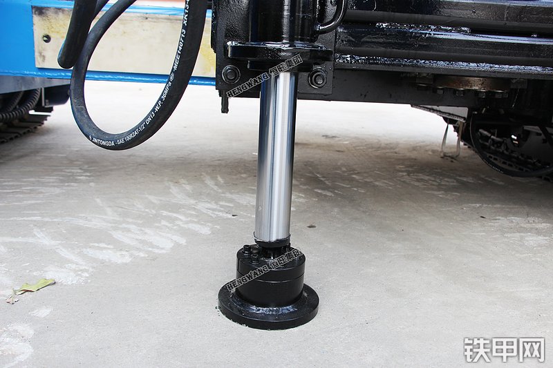 恒旺集团HWL390H打桩机局部