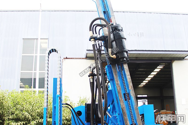 恒旺集团HWL390H打桩机整机外观
