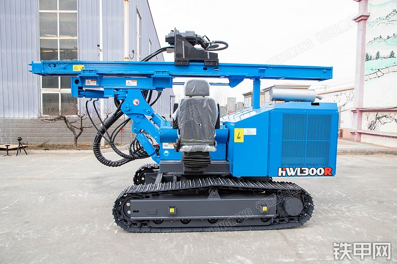 恒旺集团HWL300R打桩机整机外观