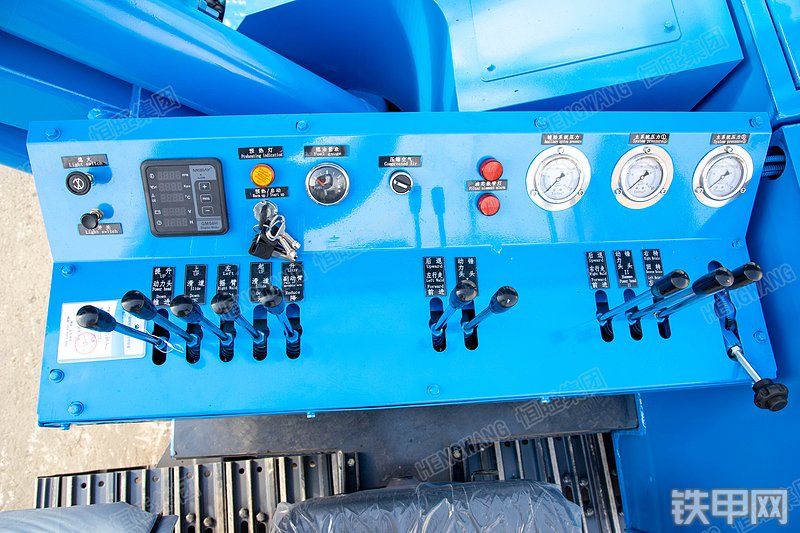 恒旺集团HWL500R打桩机局部