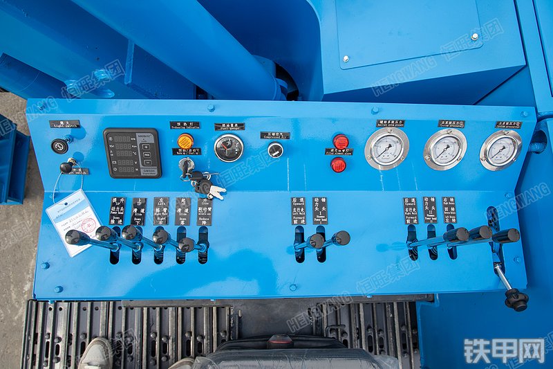 恒旺集团HWL400R打桩机局部