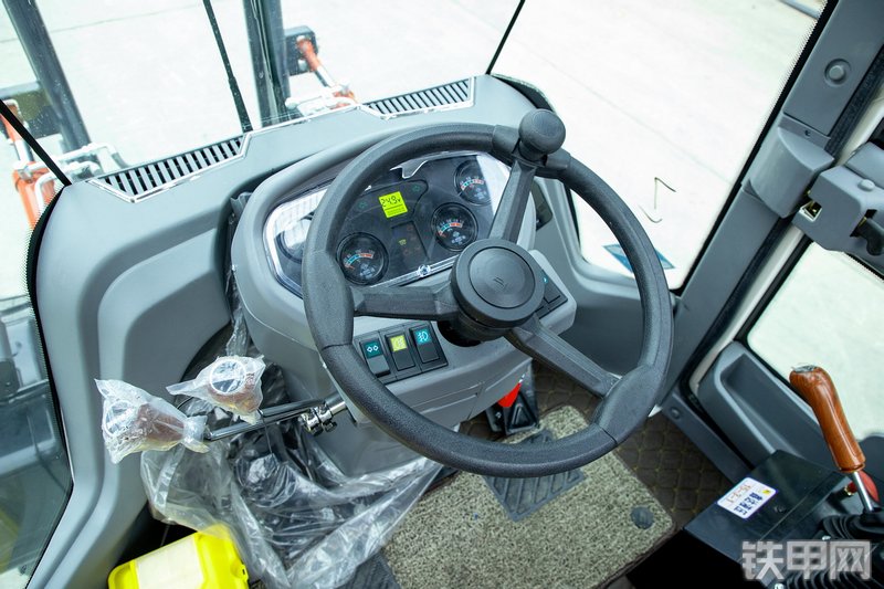 恒旺集团HWC-40A叉车局部