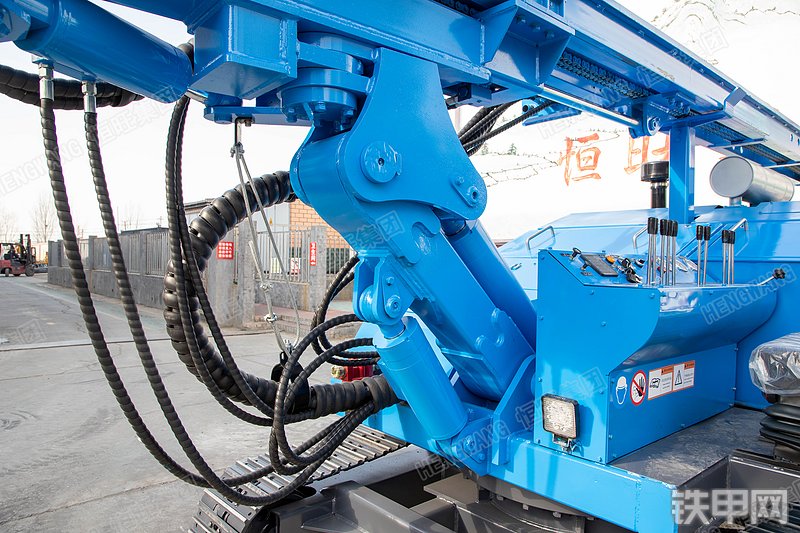 恒旺集团HWL500R打桩机局部