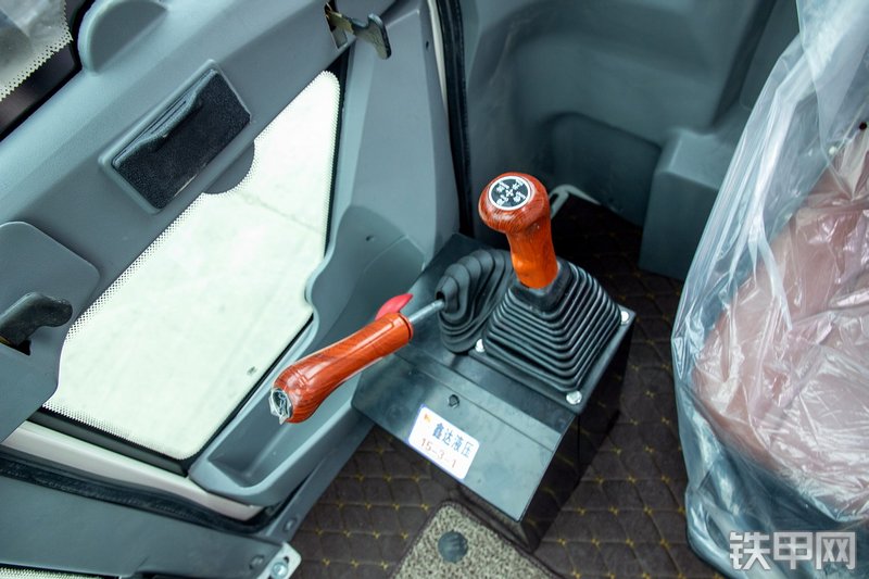 恒旺集团HWC-40A叉车局部