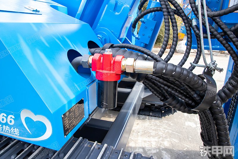 恒旺集团HWL300R打桩机局部