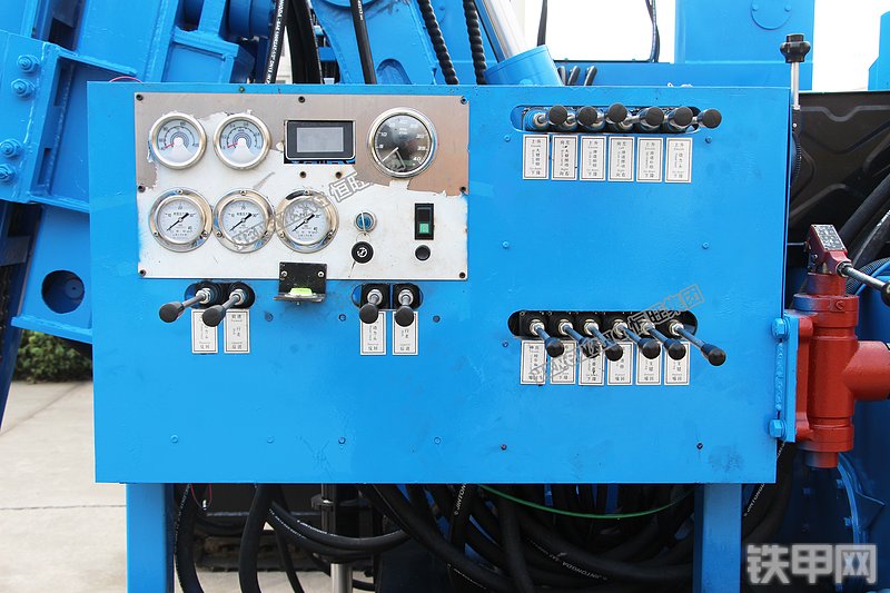 恒旺集团HWL390H打桩机局部