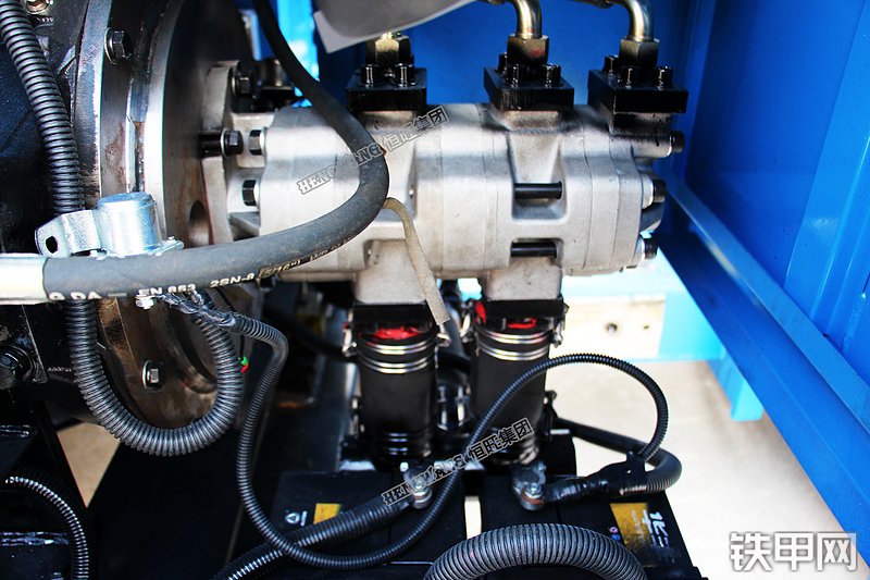 恒旺集团HWL390H打桩机局部