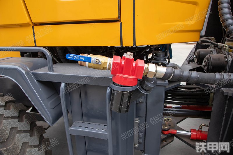 恒旺集团HW930-Z-DB 装载打桩机局部