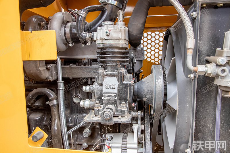 恒旺集团HW930-Z-DB 装载打桩机局部