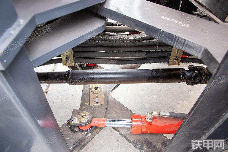 恒旺集团HW930-Z-DB 装载打桩机局部