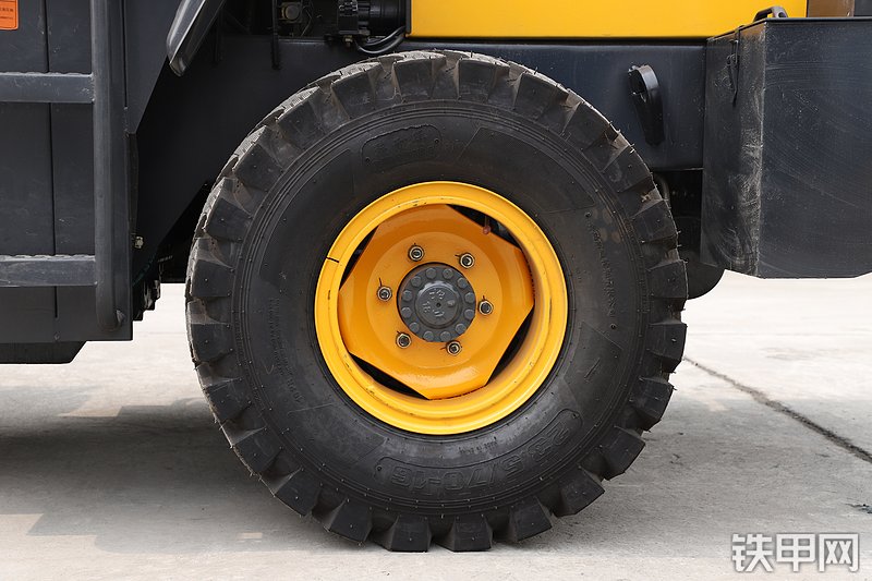 恒旺集团HW920-S(Z)-DB 装载打桩机局部