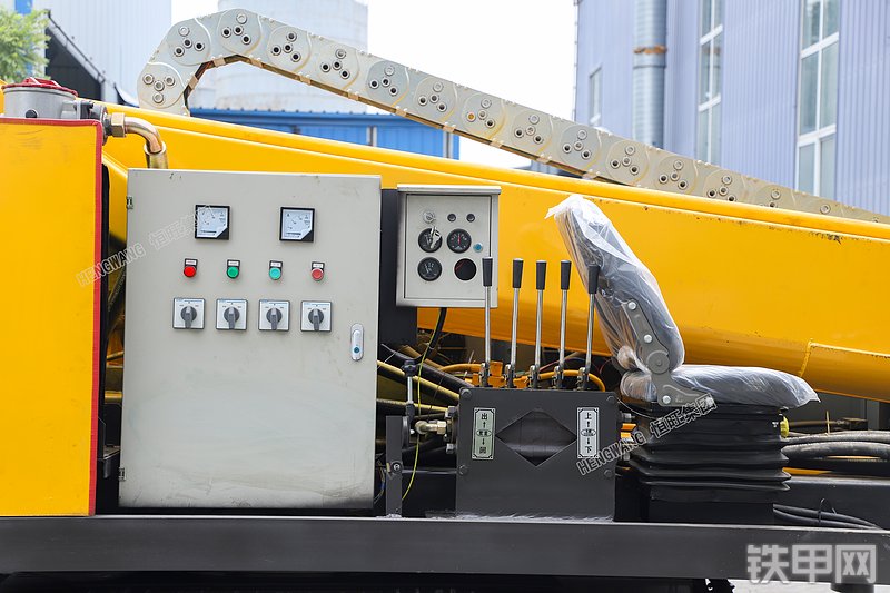 恒旺集团12m（低配）锚固钻机局部