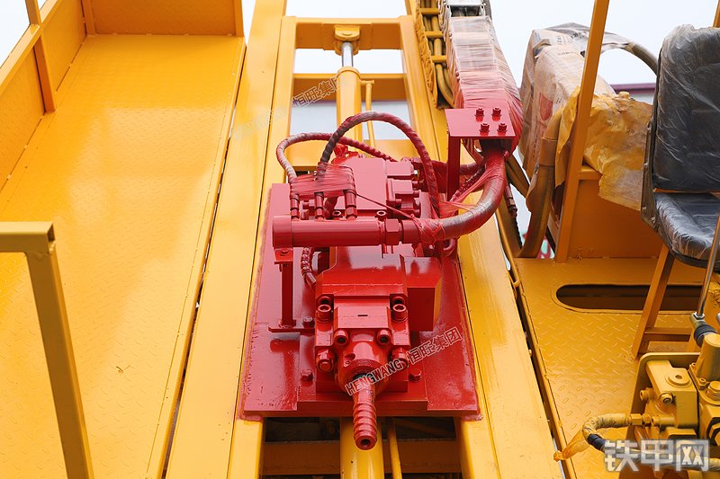 恒旺集团12m（低配）锚固钻机局部