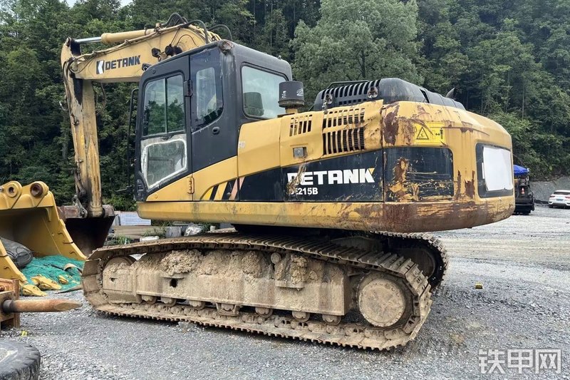 中联重科ze215b履带式挖掘机