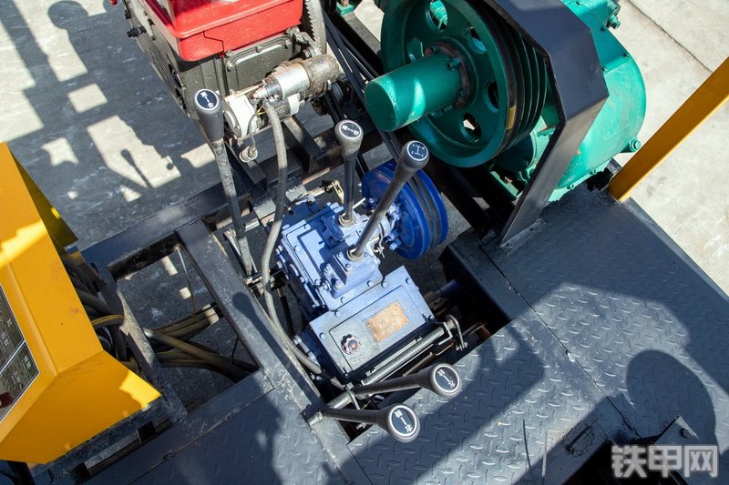 恒旺集团HWL-230液压钻机局部