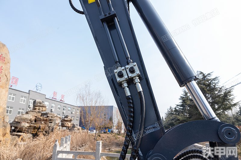 恒旺集团HWL90-6抓木机局部