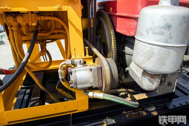 恒旺集团HWL-230液压钻机局部