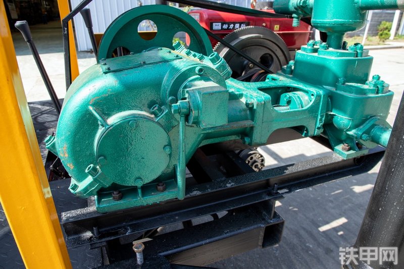 恒旺集团HWL-230液压钻机局部