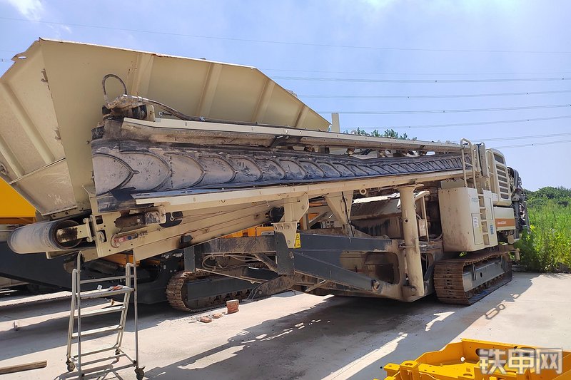 美卓lt200hps履带圆锥式破碎机